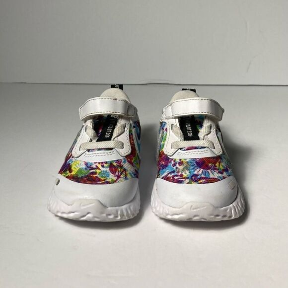 Nike Revolution 5 Fable Size 4C CW1605-100 - Picture 3 of 9